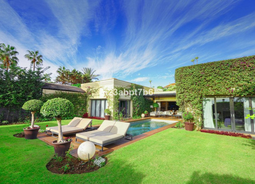 Resale - House - Detached Villa - Marbella - Puerto Banús