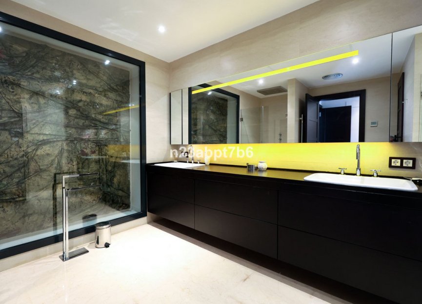 Resale - House - Detached Villa - Marbella - Puerto Banús