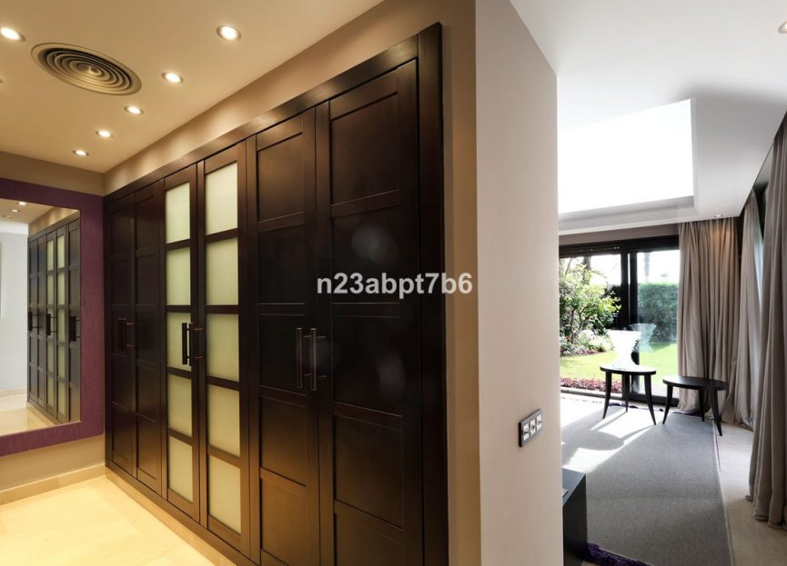 Resale - House - Detached Villa - Marbella - Puerto Banús