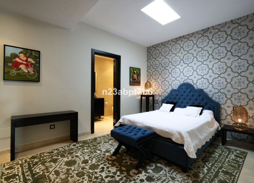 Resale - House - Detached Villa - Marbella - Puerto Banús