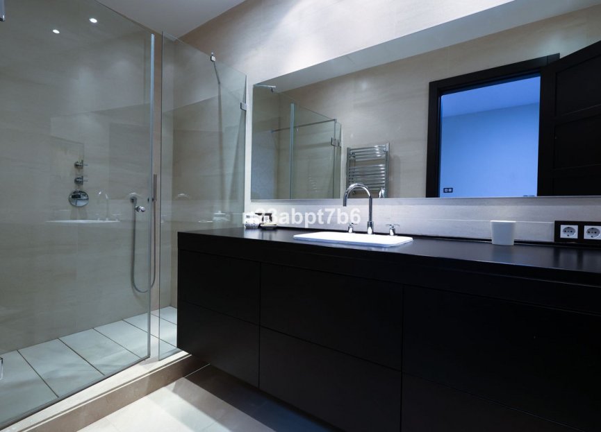 Resale - House - Detached Villa - Marbella - Puerto Banús