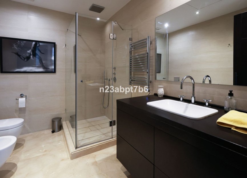 Resale - House - Detached Villa - Marbella - Puerto Banús