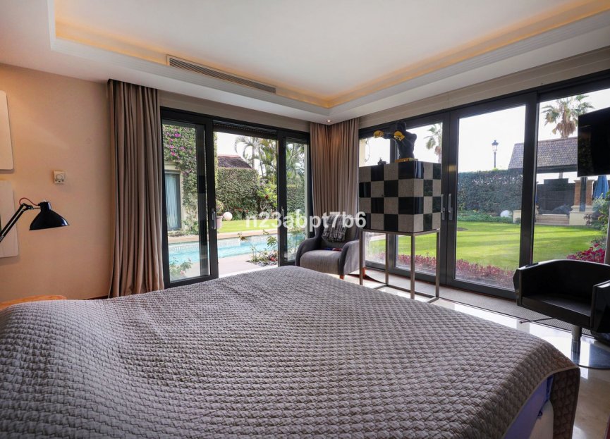 Resale - House - Detached Villa - Marbella - Puerto Banús