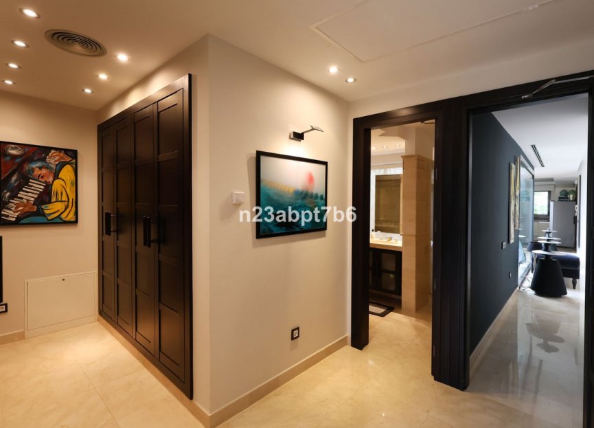 Resale - House - Detached Villa - Marbella - Puerto Banús