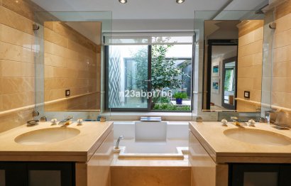 Resale - House - Detached Villa - Marbella - Puerto Banús