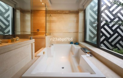 Resale - House - Detached Villa - Marbella - Puerto Banús