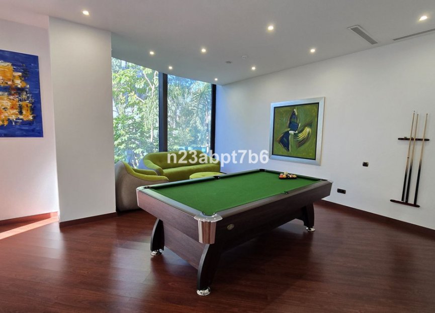 Resale - House - Detached Villa - Marbella - Puerto Banús