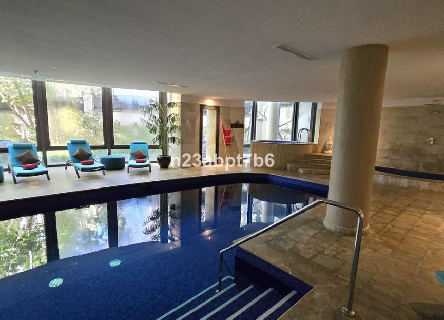 Resale - House - Detached Villa - Marbella - Puerto Banús