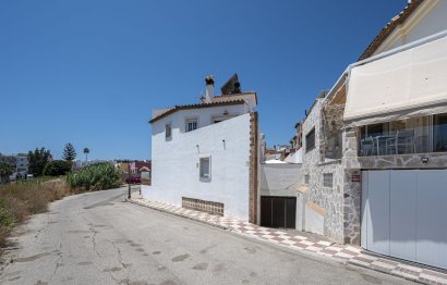 Resale - House - Semi-Detached House - Estepona - Cancelada