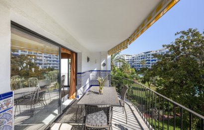 Resale - Apartment - Middle Floor Apartment - Marbella - Puerto Banús