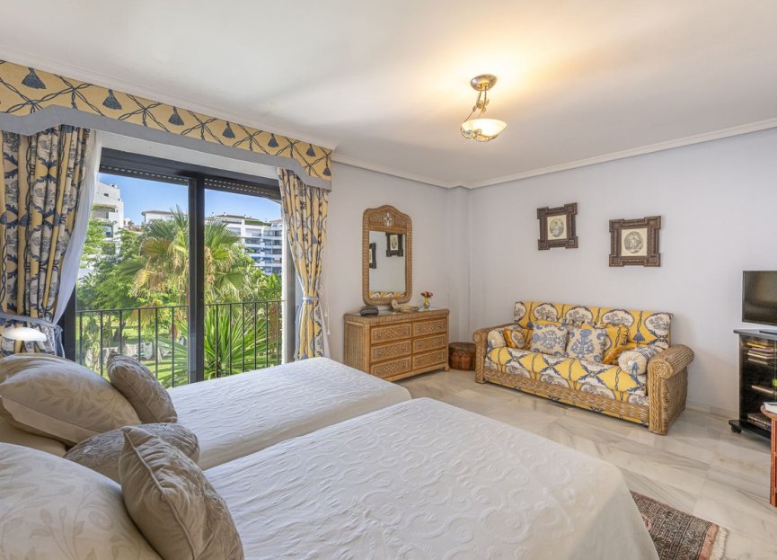 Resale - Apartment - Middle Floor Apartment - Marbella - Puerto Banús