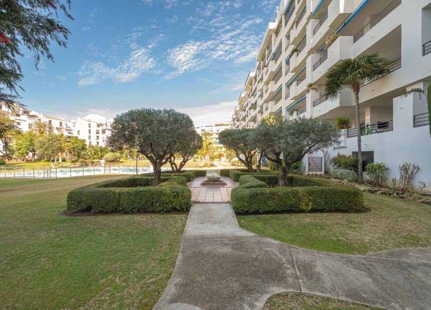 Resale - Apartment - Middle Floor Apartment - Marbella - Puerto Banús