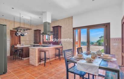 Resale - House - Detached Villa - Benahavís - Benahavís Centro