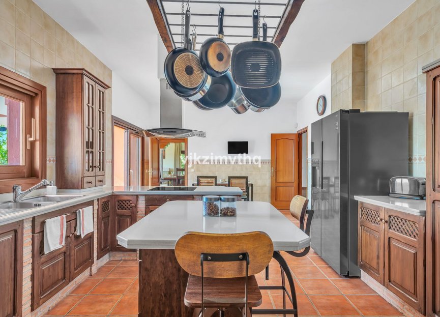 Resale - House - Detached Villa - Benahavís - Benahavís Centro