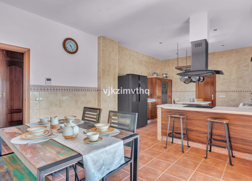 Resale - House - Detached Villa - Benahavís - Benahavís Centro