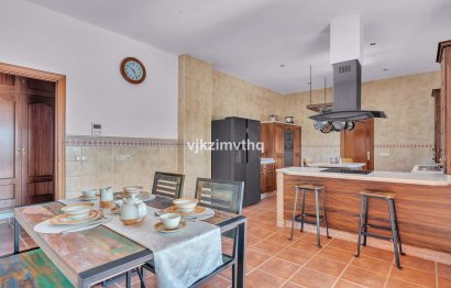 Resale - House - Detached Villa - Benahavís - Benahavís Centro