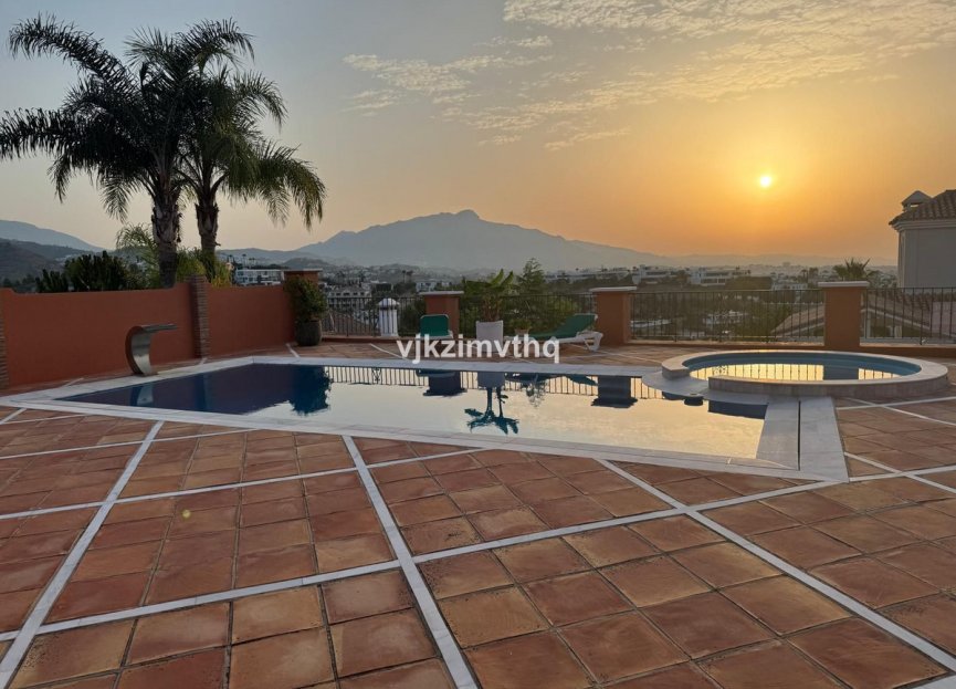 Resale - House - Detached Villa - Benahavís - Benahavís Centro