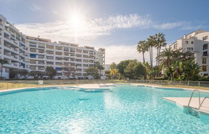 Resale - Apartment - Middle Floor Apartment - Marbella - Puerto Banús