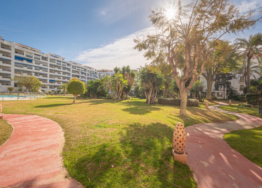 Resale - Apartment - Middle Floor Apartment - Marbella - Puerto Banús