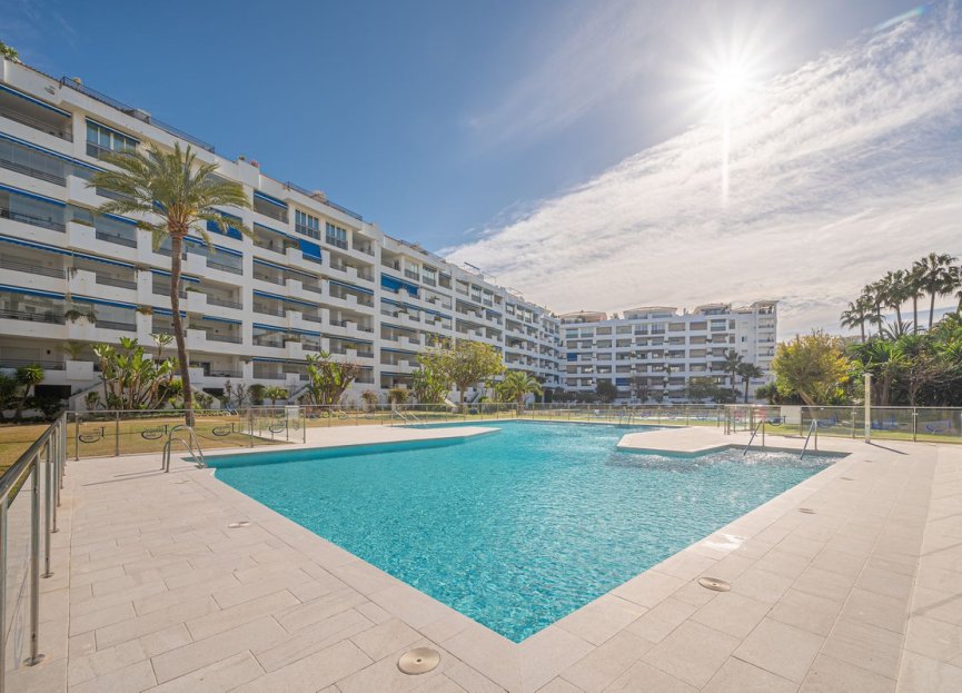 Resale - Apartment - Middle Floor Apartment - Marbella - Puerto Banús