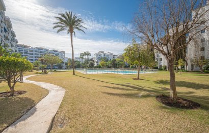 Resale - Apartment - Middle Floor Apartment - Marbella - Puerto Banús