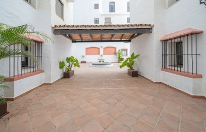 Resale - Apartment - Middle Floor Apartment - Marbella - Puerto Banús