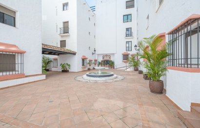 Resale - Apartment - Middle Floor Apartment - Marbella - Puerto Banús