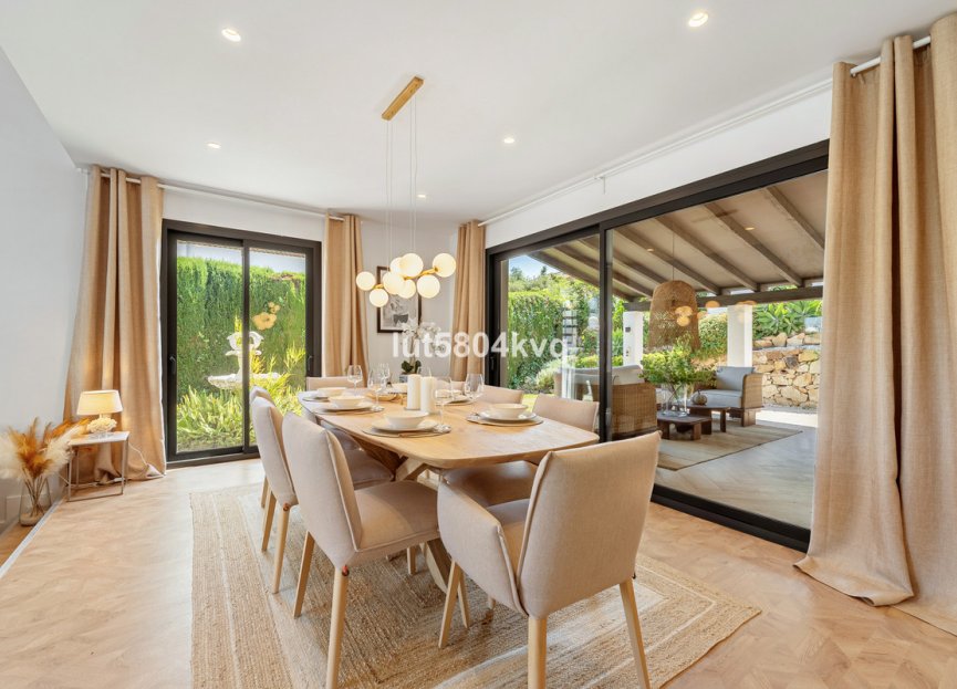 Resale - House - Detached Villa - Marbella - Nueva Andalucia