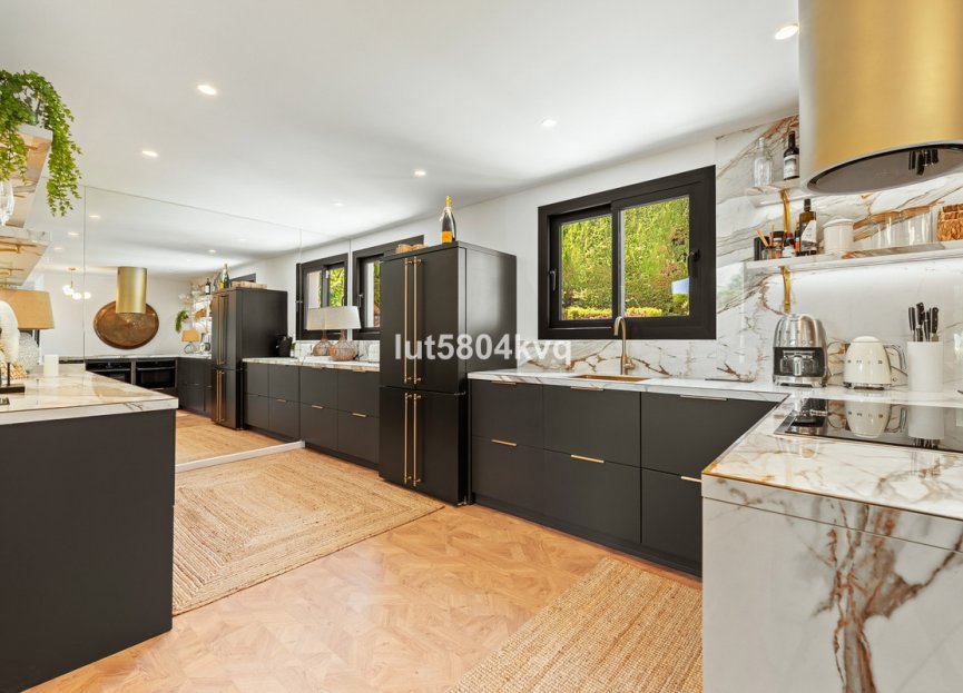 Resale - House - Detached Villa - Marbella - Nueva Andalucia