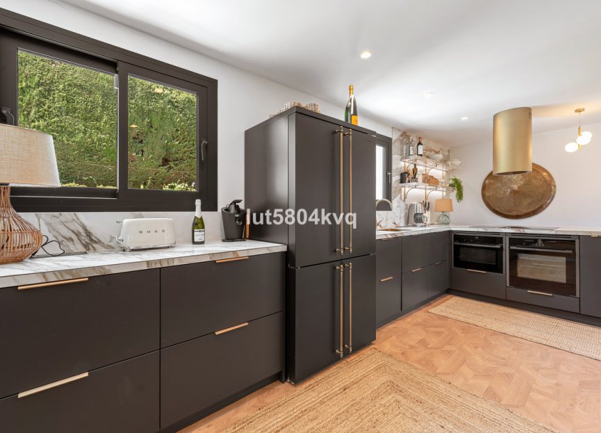 Resale - House - Detached Villa - Marbella - Nueva Andalucia