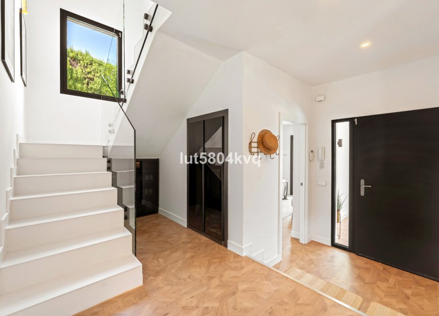 Resale - House - Detached Villa - Marbella - Nueva Andalucia