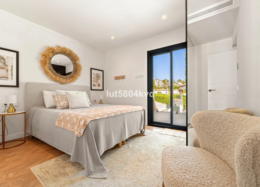 Resale - House - Detached Villa - Marbella - Nueva Andalucia