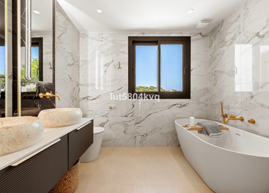 Resale - House - Detached Villa - Marbella - Nueva Andalucia