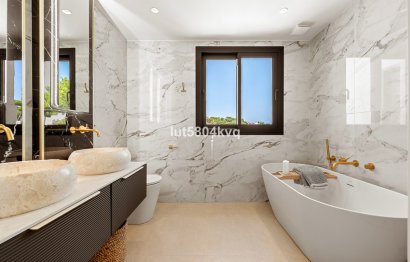 Resale - House - Detached Villa - Marbella - Nueva Andalucia