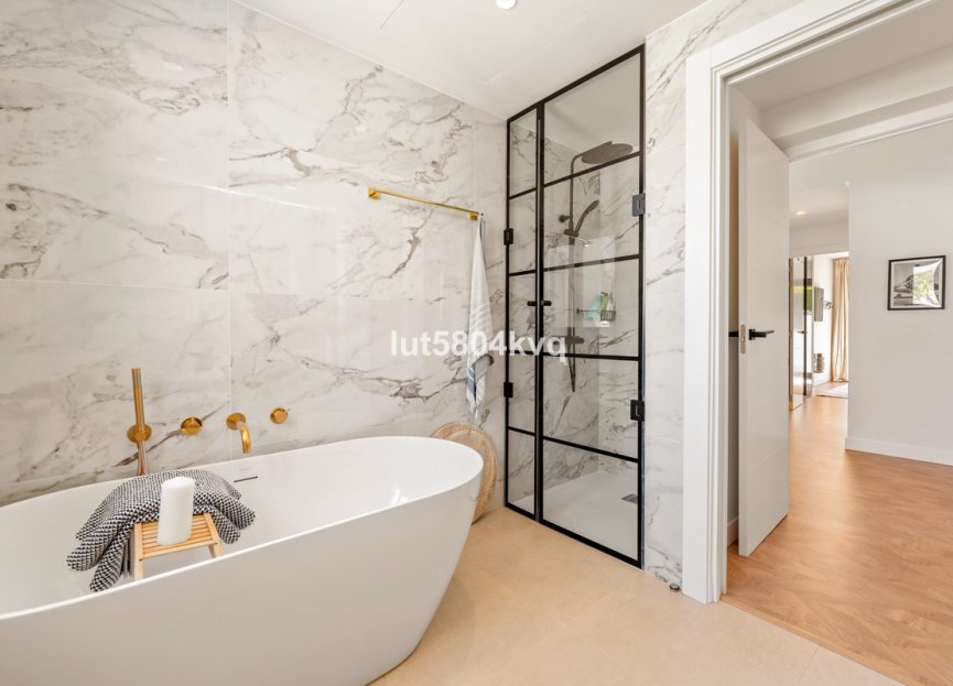 Resale - House - Detached Villa - Marbella - Nueva Andalucia