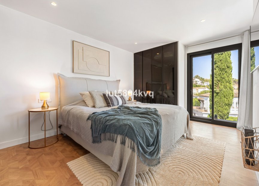 Resale - House - Detached Villa - Marbella - Nueva Andalucia