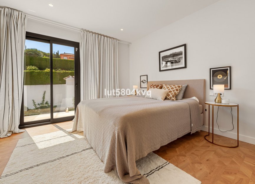 Resale - House - Detached Villa - Marbella - Nueva Andalucia