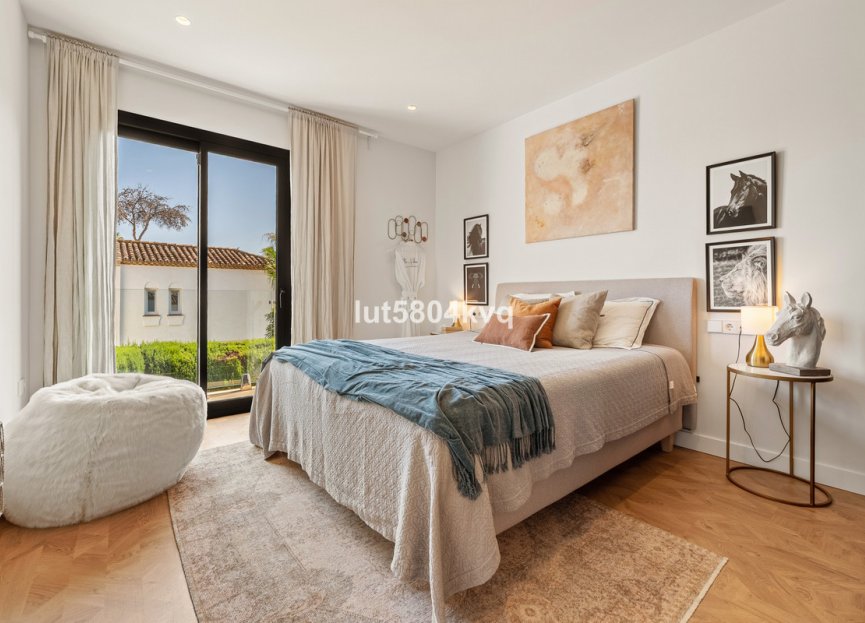 Resale - House - Detached Villa - Marbella - Nueva Andalucia