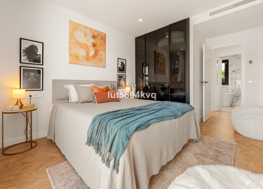 Resale - House - Detached Villa - Marbella - Nueva Andalucia