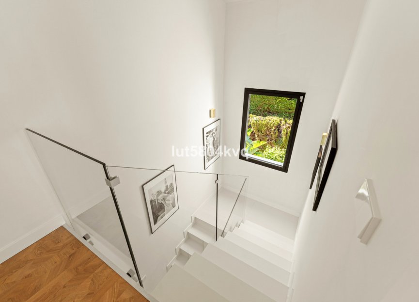 Resale - House - Detached Villa - Marbella - Nueva Andalucia