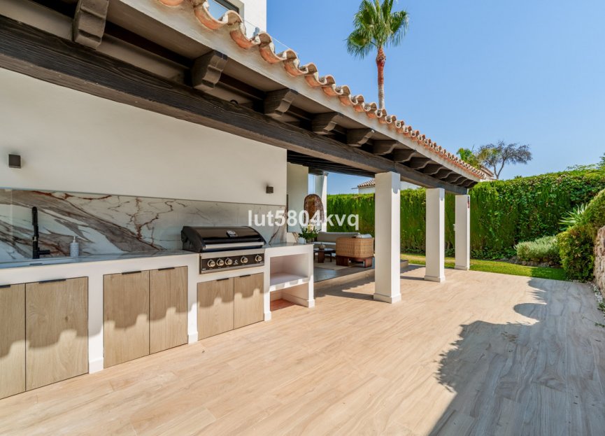 Resale - House - Detached Villa - Marbella - Nueva Andalucia