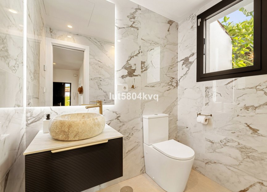 Resale - House - Detached Villa - Marbella - Nueva Andalucia