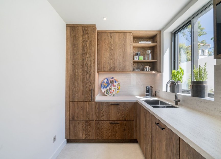 Resale - House - Detached Villa - Marbella - Nueva Andalucia