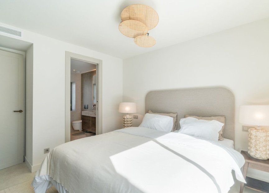 Resale - House - Detached Villa - Marbella - Nueva Andalucia