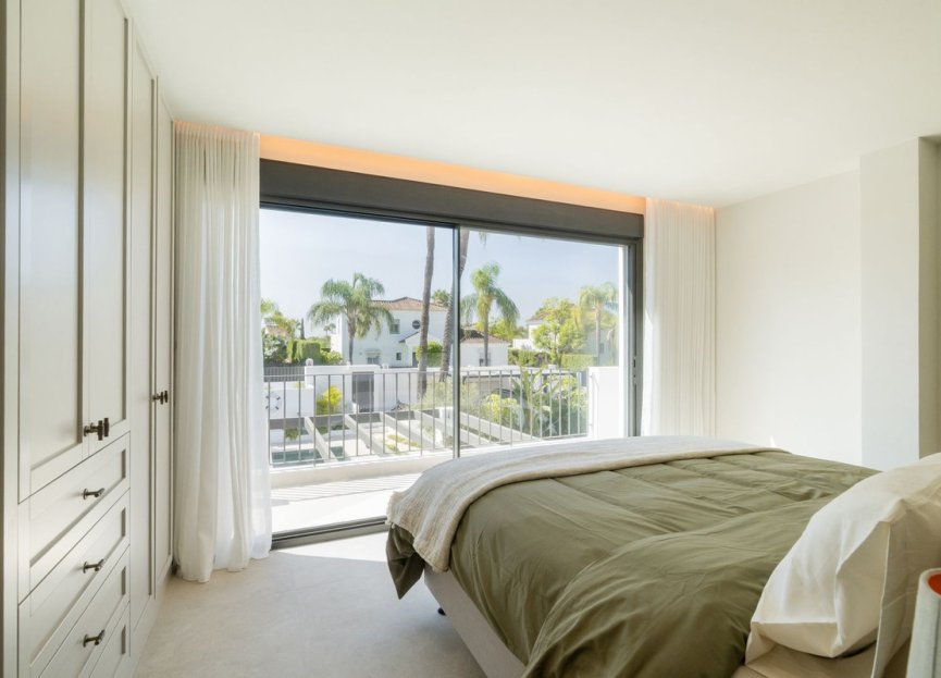 Resale - House - Detached Villa - Marbella - Nueva Andalucia