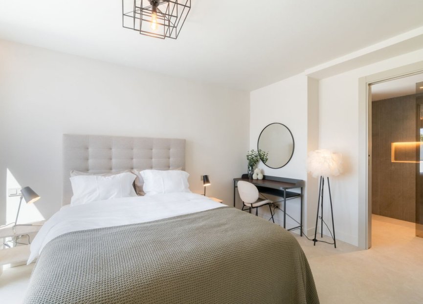 Resale - House - Detached Villa - Marbella - Nueva Andalucia