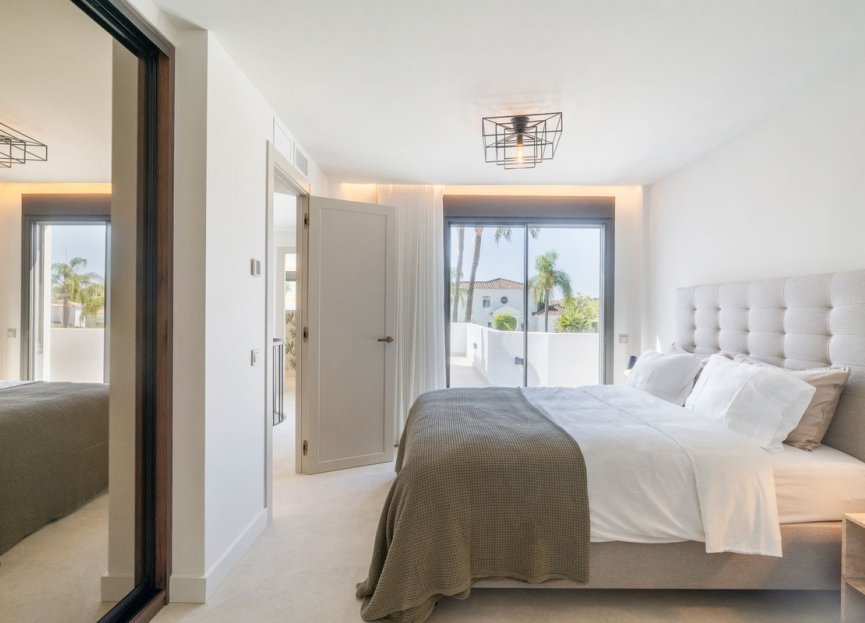 Resale - House - Detached Villa - Marbella - Nueva Andalucia