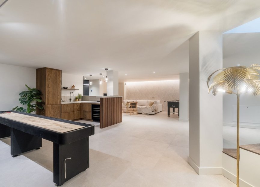 Resale - House - Detached Villa - Marbella - Nueva Andalucia