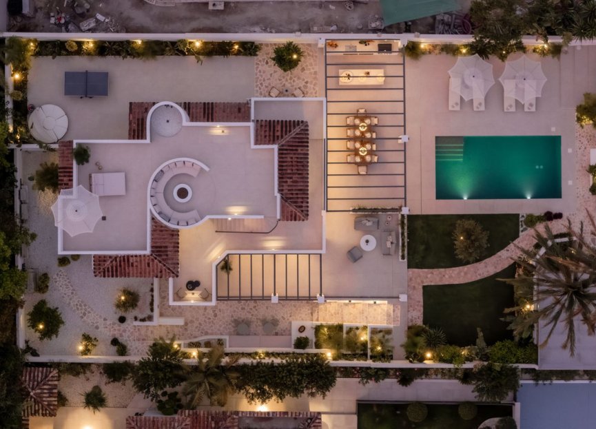 Resale - House - Detached Villa - Marbella - Nueva Andalucia