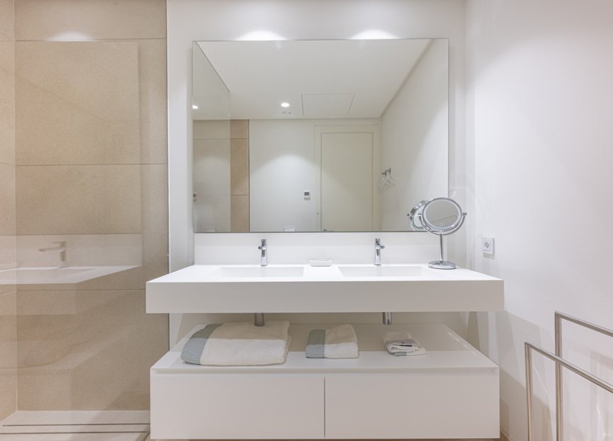 Resale - Apartment - Middle Floor Apartment - Benahavís - Benahavís Centro